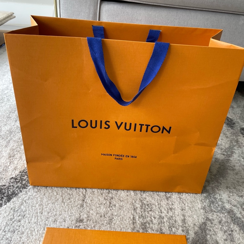 Authentic Louis Vuitton Bag, Box & Ribbon - Picture 4 of 4
